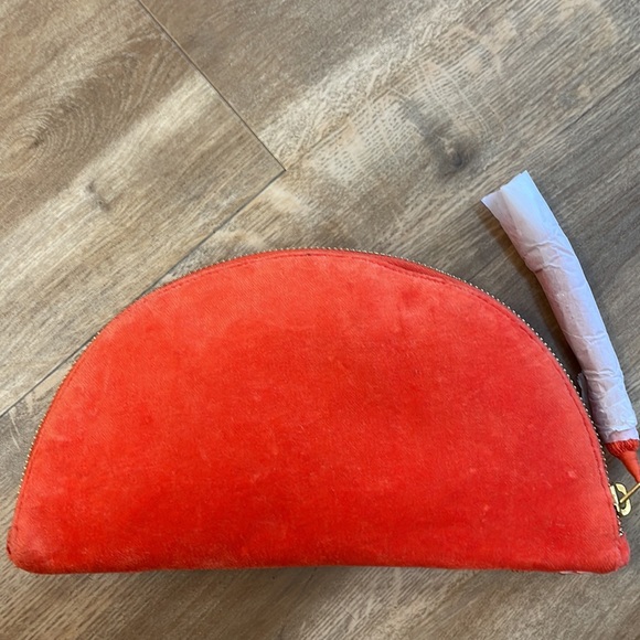 New Anthropologie Monogram Crescent Pouch!!🔥🔥🔥 - Picture 11 of 15